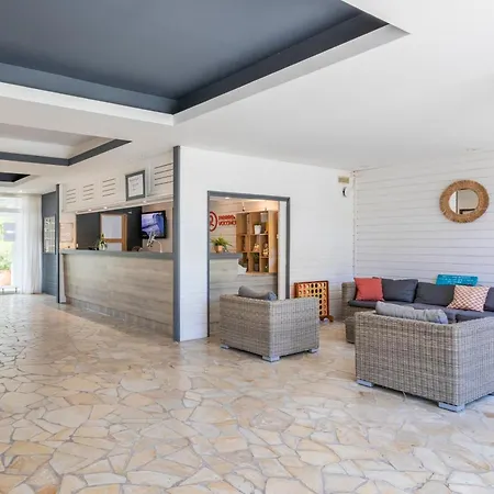 Aparthotel Pierre & La Pinede 3*