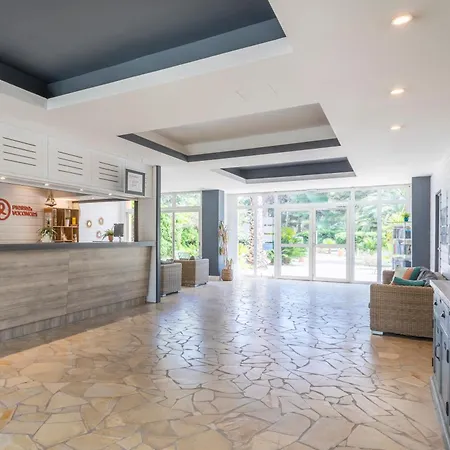 Aparthotel Pierre & La Pinede Hyères