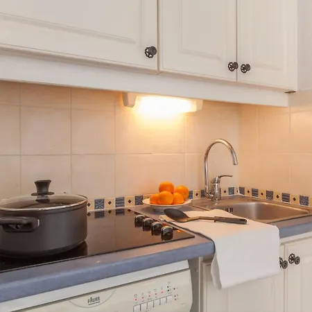 Apartmanhotel Pierre & La Pinede Hyères