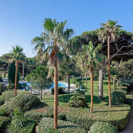 Pierre & La Pinede Apart Otel Hyères