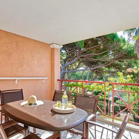 Appart hôtel Résidence Pierre&vacances La Pinède 3*