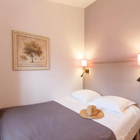 Апарт-отель Pierre & La Pinede Йер