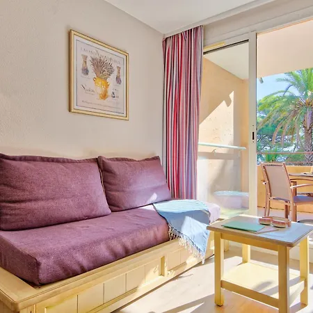 Pierre & La Pinede Йер