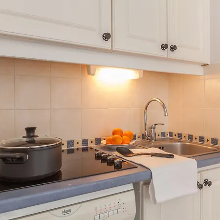 Pierre & La Pinede 3* Йер