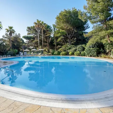 Pierre & La Pinede Aparthotel Hyères