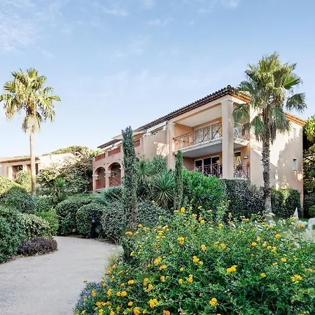 Pierre & La Pinede Йер