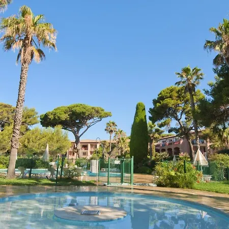 Résidence Pierre&vacances La Pinède 3*