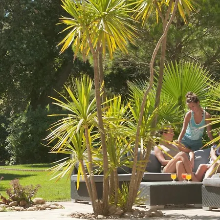 Апарт-отель Pierre & La Pinede Йер