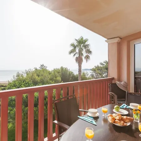 Pierre & La Pinede 3* Йер