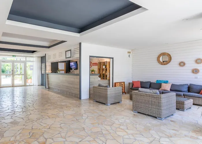 Apart Otel Pierre & La Pinede 3*