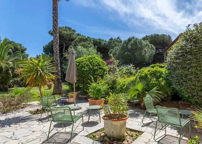 Pierre & La Pinede Apart Otel Hyères