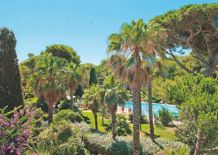 Apart Otel Pierre & La Pinede Hyères