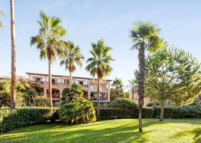 Pierre & La Pinede Apart Otel Hyères