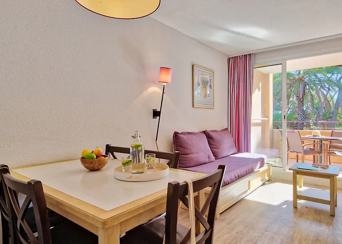 Apart Otel Pierre & La Pinede Hyères