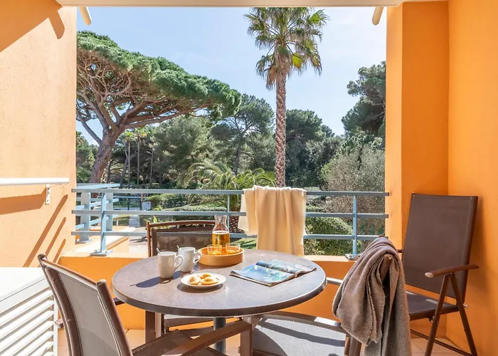 拉匹内德皮里埃瓦卡斯住宅酒店 耶尔