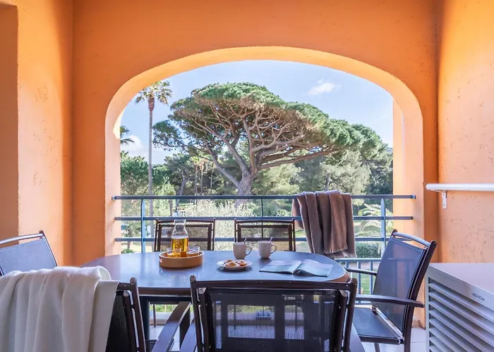 Apart Otel Pierre & La Pinede Hyères