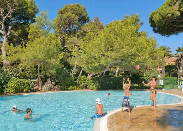 Pierre & La Pinede 3*